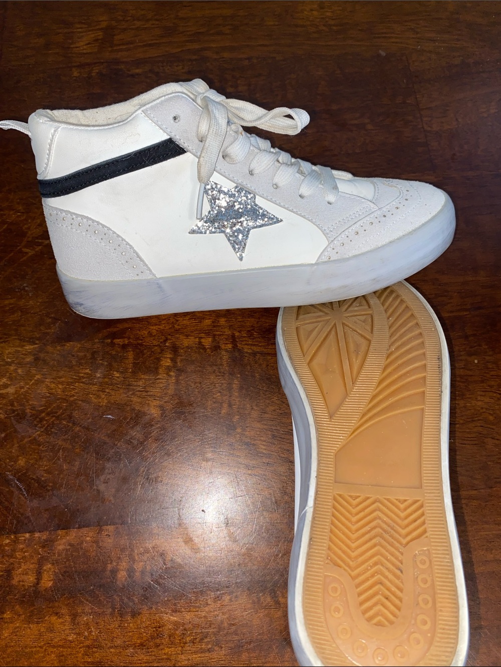Yoki White High-Top Sneakers with Silver Star and Black Trim - Picture 5 of 5